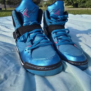 Kids’ Jordan Royal-Blue Dream Sneakers — Retro Vibes & Street-Ready Style